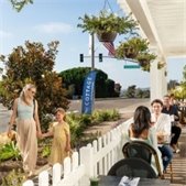 Sidewalk dining at Del Mar Plaza